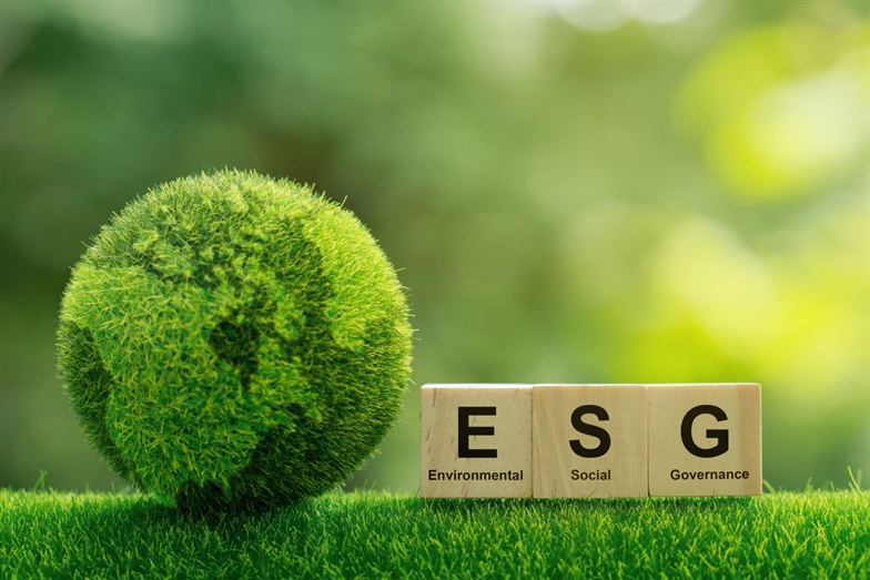 Per integrare i criteri ESG gli investitori a livello globale preferiscono i fondi attivi.